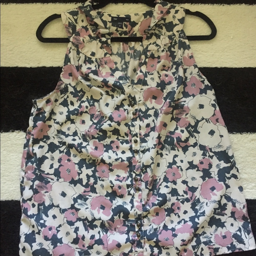 Gap sleeveless top